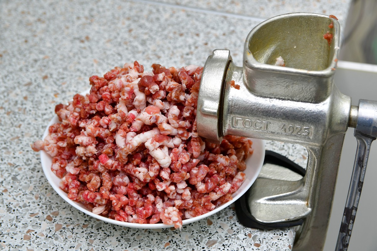 Рецепт домашней колбасы через мясорубку